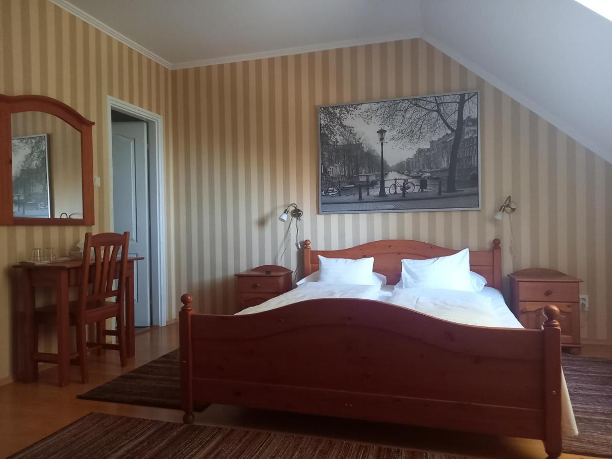 Europa Panzio Bed and Breakfast Eger Buitenkant foto