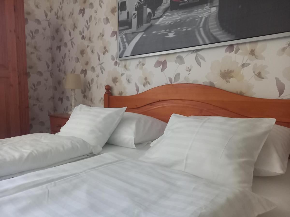 Europa Panzio Bed and Breakfast Eger Buitenkant foto