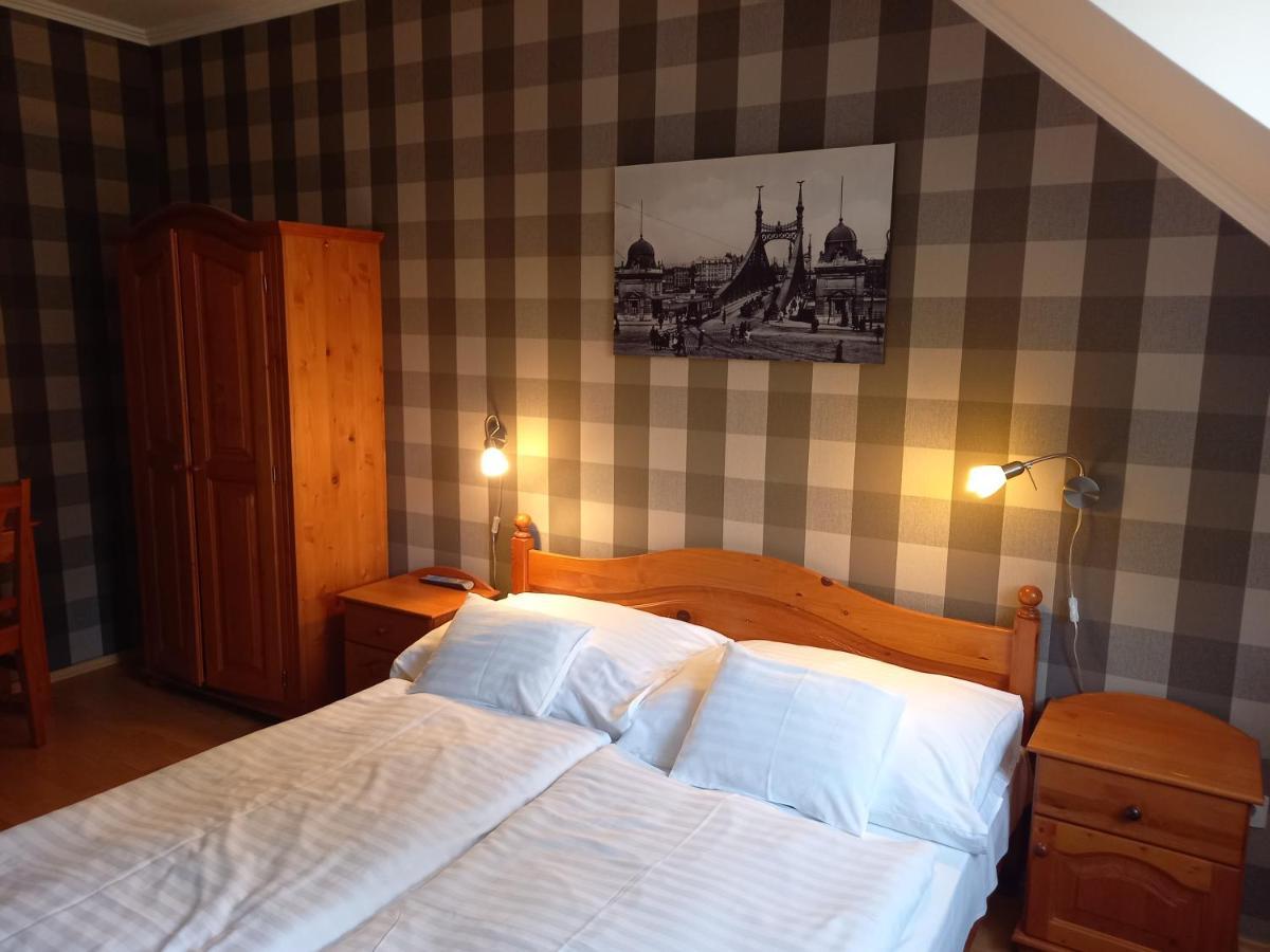 Europa Panzio Bed and Breakfast Eger Buitenkant foto