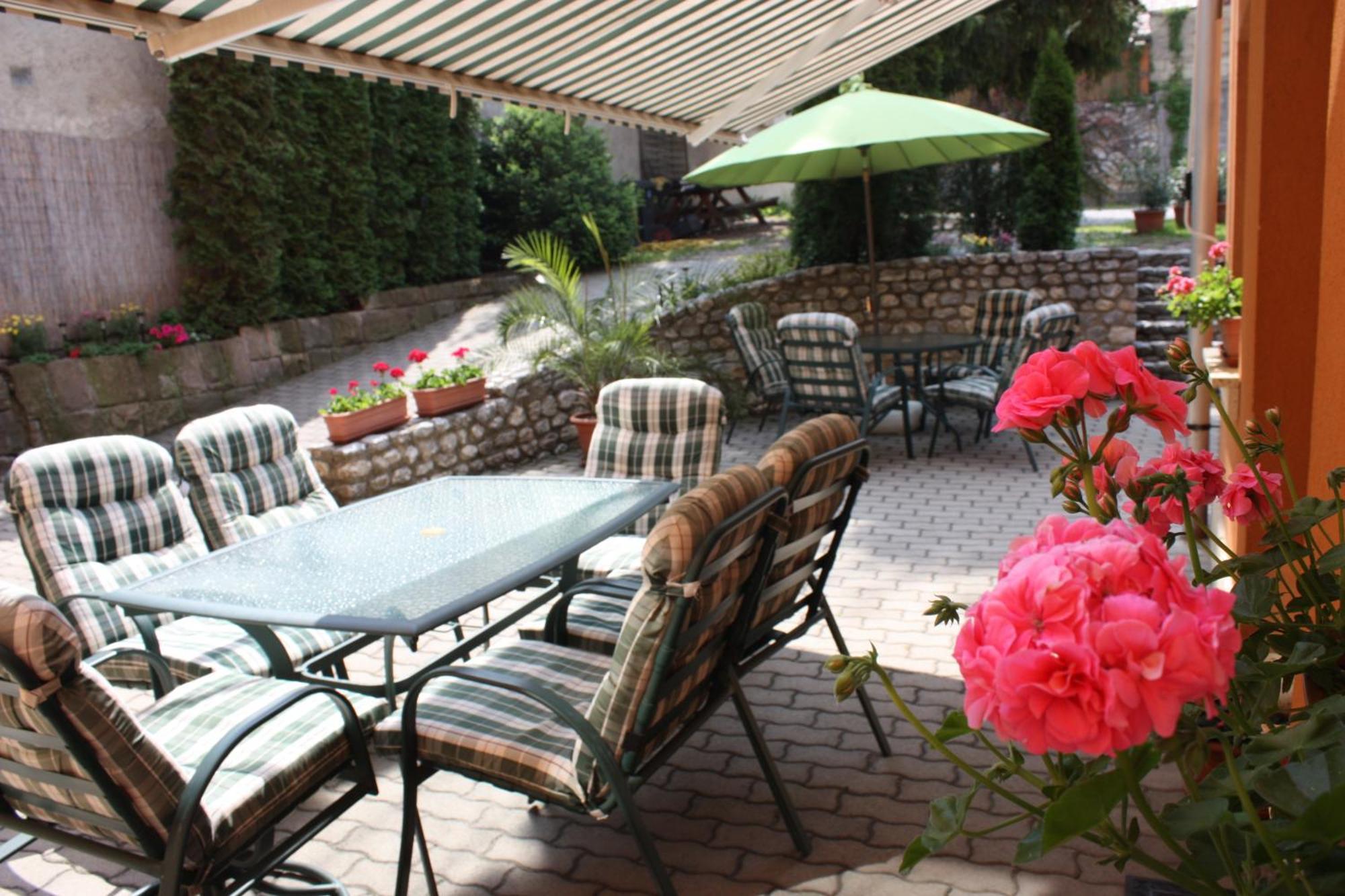 Europa Panzio Bed and Breakfast Eger Buitenkant foto